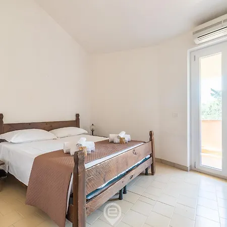 Vakantiehuis Villa Mareverde - Beach, Bbq & Parking Solanas (Cagliari)